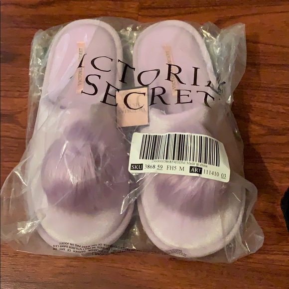 NWT VS slippers - Picture 2 of 3